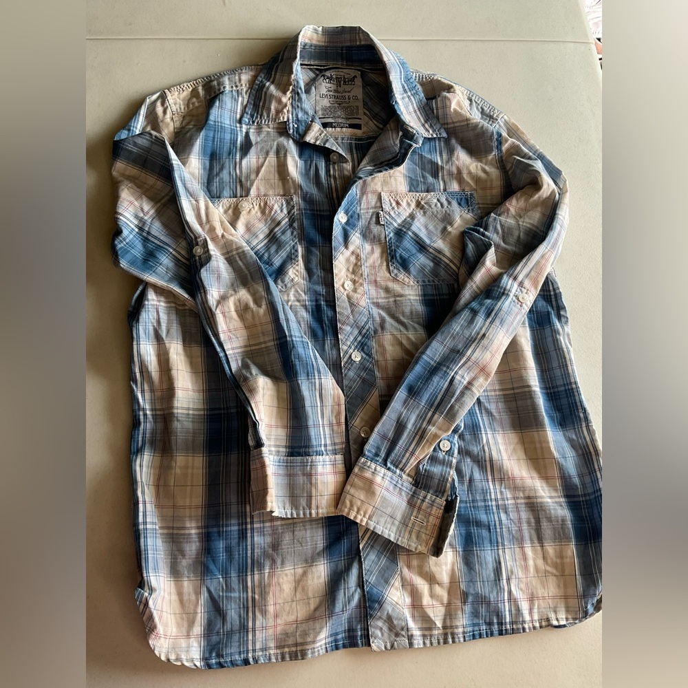 Levi's Blue and Beige Plaid Button-Up Shirt men’s size medium